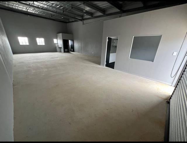 120M² WAREHOUSE TO LET IN FERNDALE